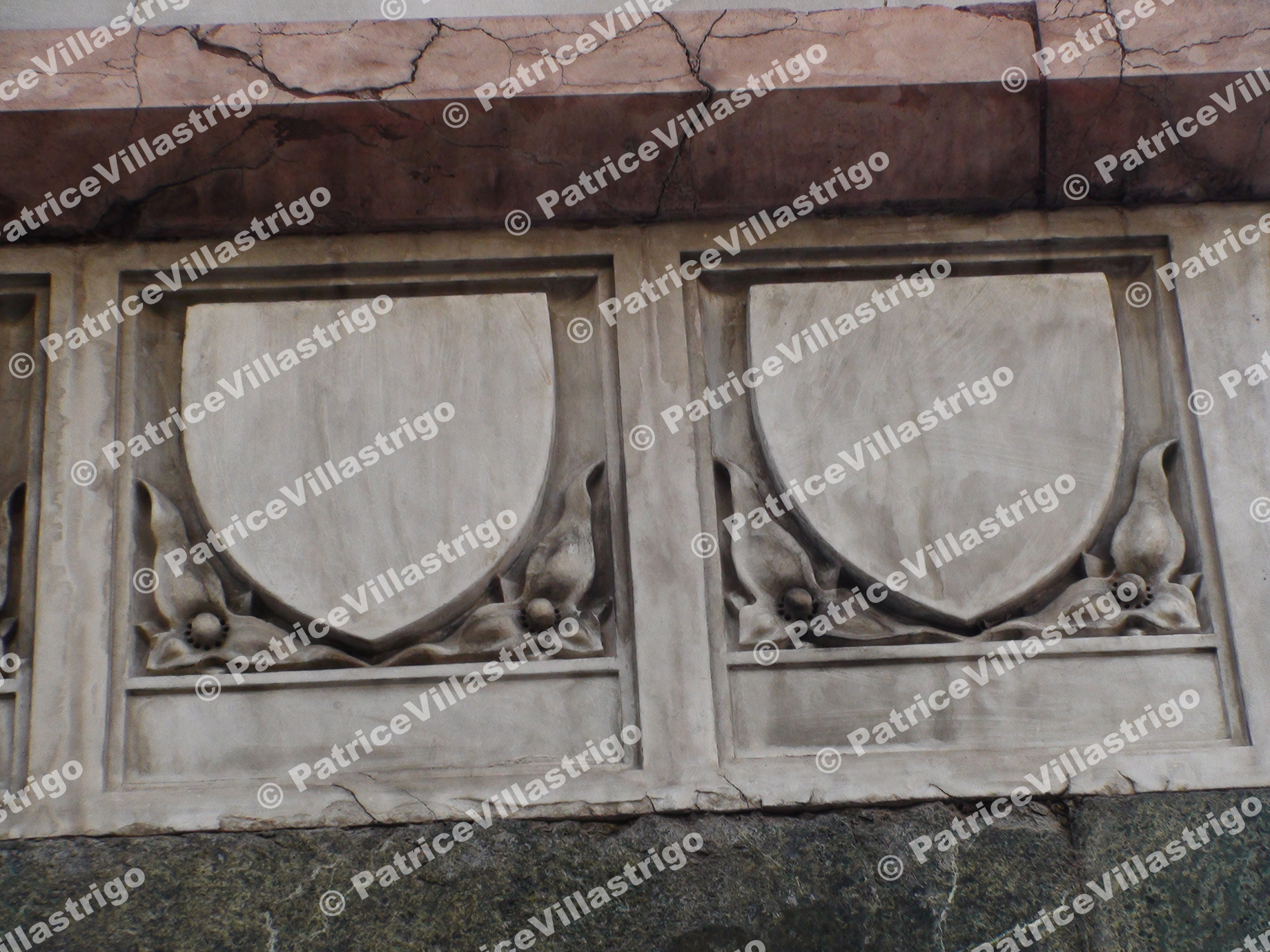 IL Duomo Coat Of Arms L60