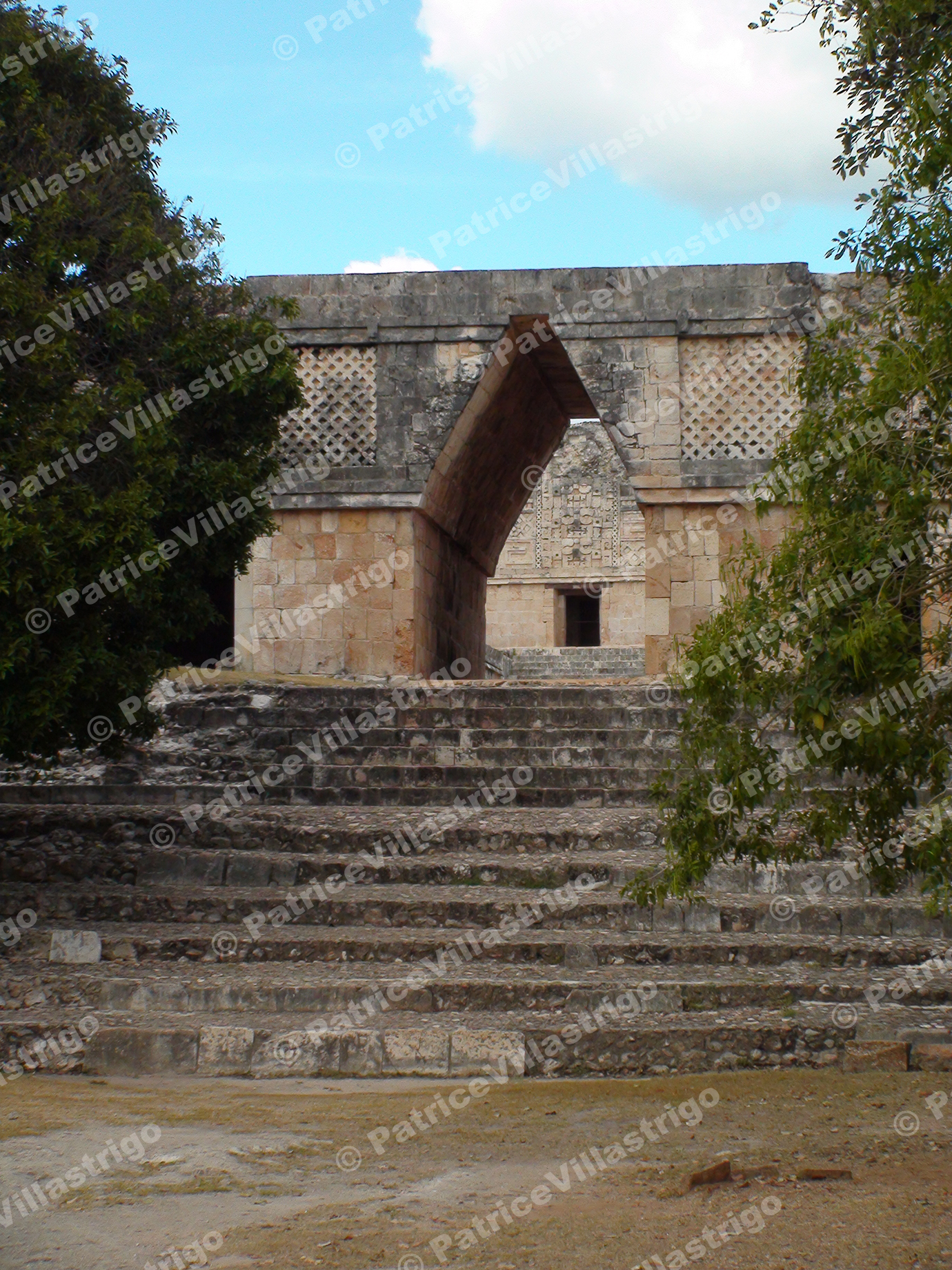 Uxshmal (180)-L